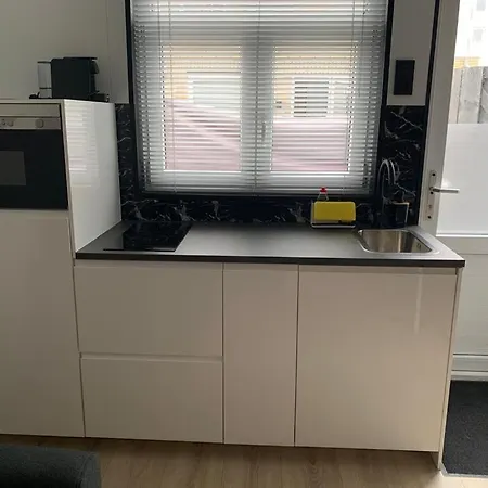 Bob's House Apartment *